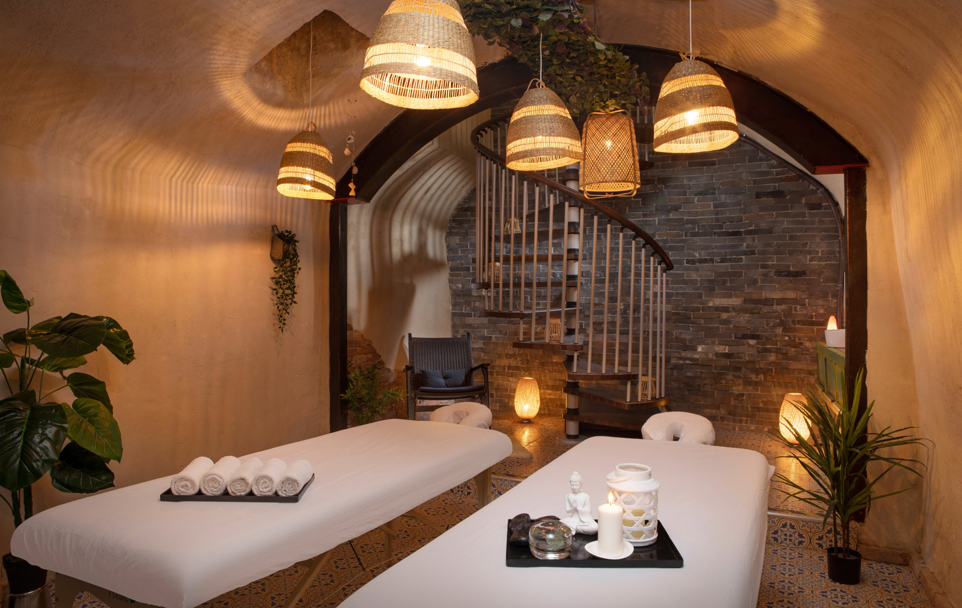 golden_crown_hotels 54/120