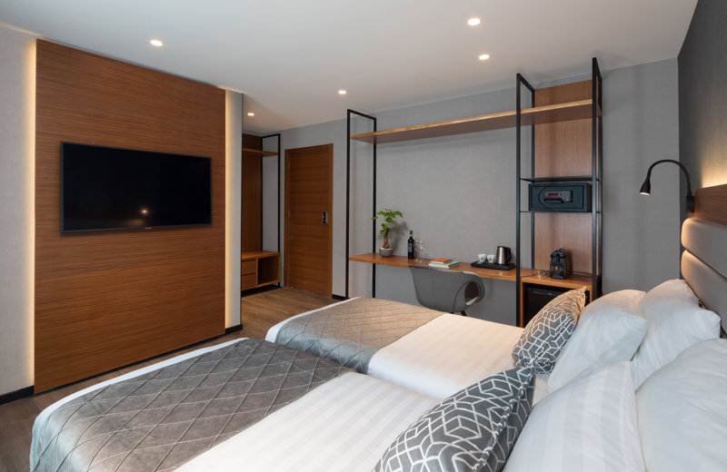 golden-crown-hotels-11-120.jpg