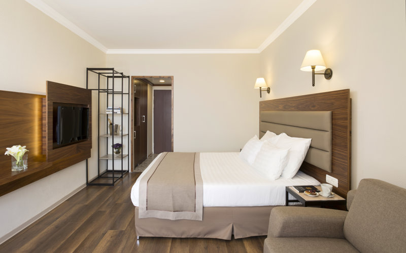 golden_crown_hotels 105/120